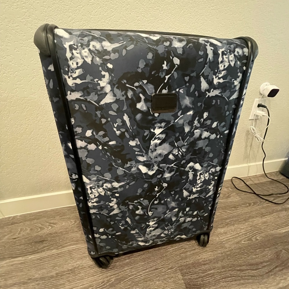 Brand New with Tags Tumi 29” suitcase Tegra Lite Blue Flower Pattern